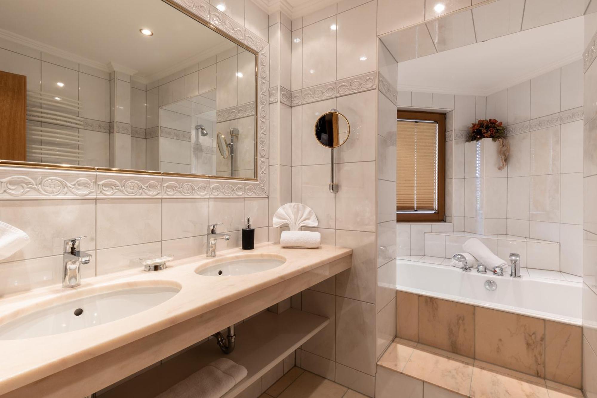 אישגל Hotel Schlosshof מראה חיצוני תמונה