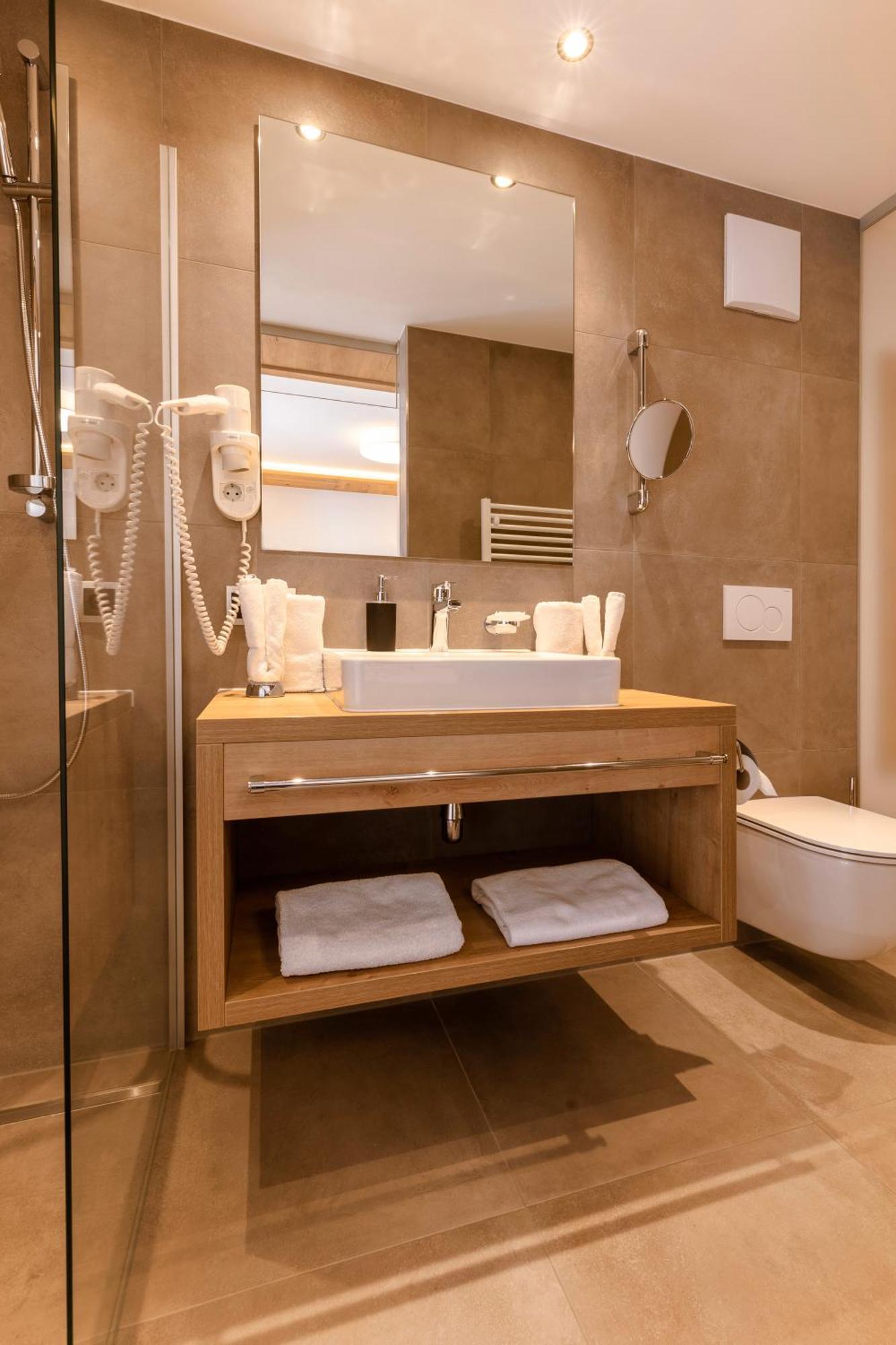 אישגל Hotel Schlosshof מראה חיצוני תמונה