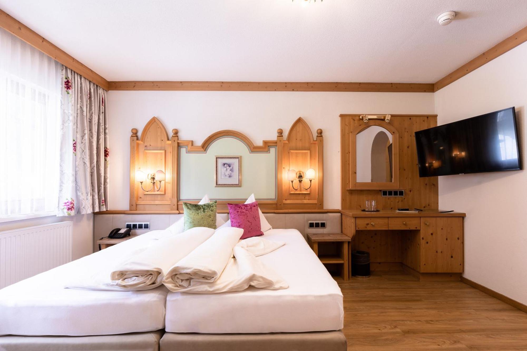 אישגל Hotel Schlosshof מראה חיצוני תמונה