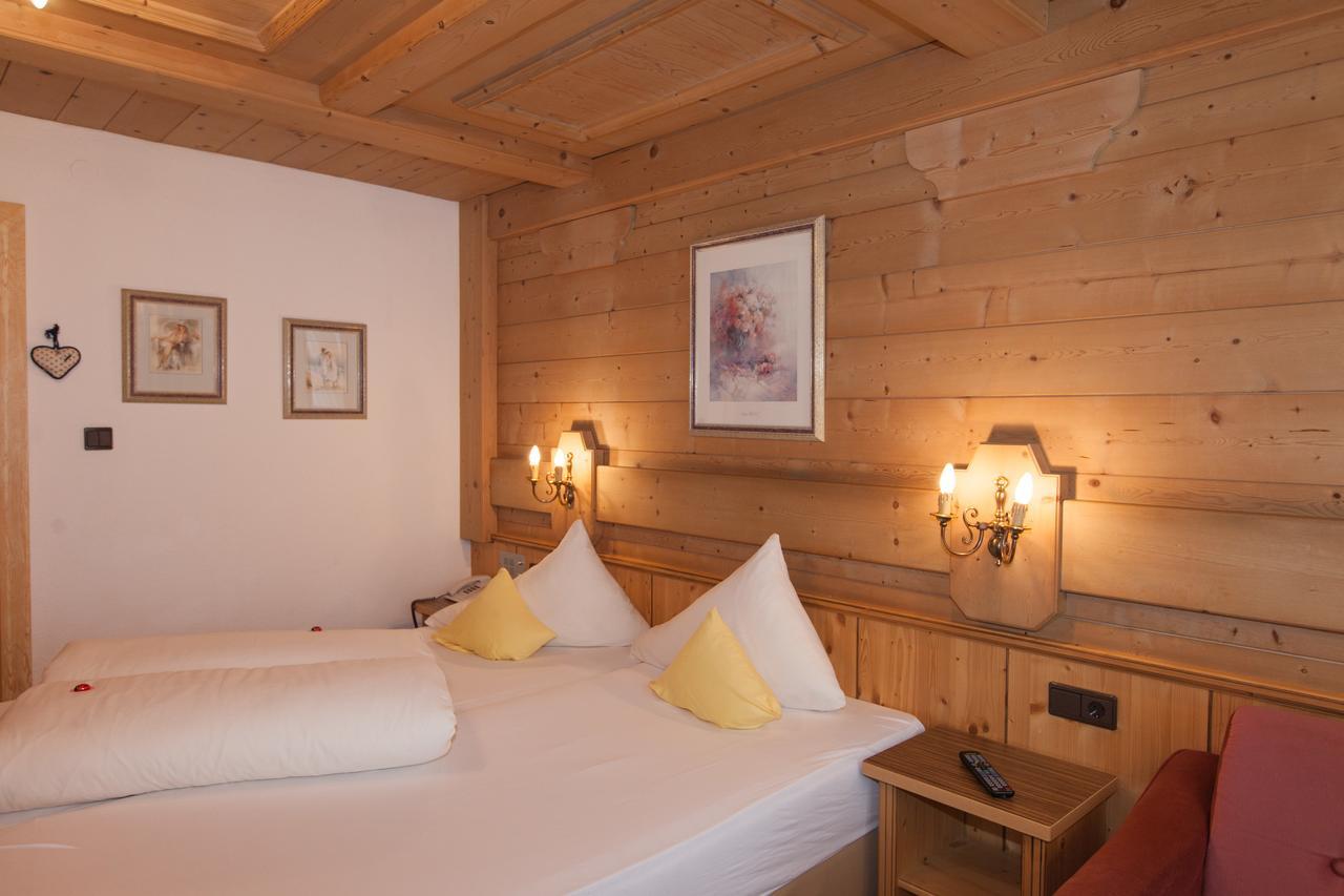 אישגל Hotel Schlosshof מראה חיצוני תמונה